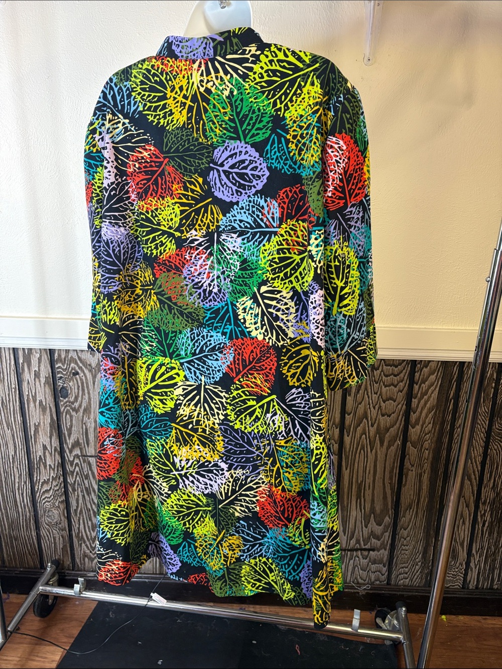 Women’s Multicolor Leaf-Print Midi Dress - Picture 3 of 5
